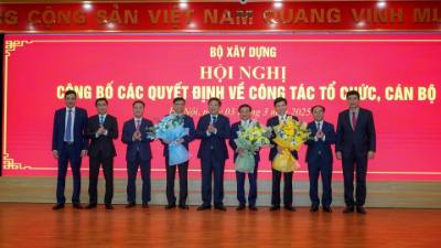 Bộ máy lãnh đạo Bộ Xây dựng gồm Bộ trưởng Trần Hồng Minh cùng 8 thứ trưởng. Ảnh: Diệp Anh - TTXVN