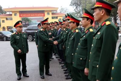 Đại tướng Phan Văn Giang thăm và kiểm tra tại Bệnh viện Quân y 7. Ảnh: Mạnh Tú - TTXVN