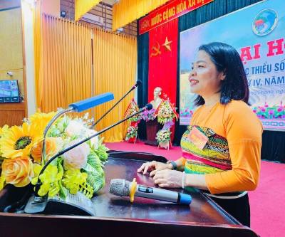 Dù còn hơn 9 năm công tác mới đến tuổi nghỉ hưu, bà Lê Hải Hưng, Trưởng phòng Dân tộc, UBND huyện Lang Chánh (Thanh Hóa) đã xung phong xin nghỉ trước tuổi. Ảnh: TTXVN phát 