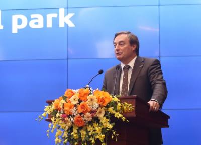 Ông Bruno Jaspaert, Tổng Giám đốc Tổ hợp Khu công nghiệp Deep C (Đình Vũ, Hải Phòng), Chủ tịch EuroCham Việt Nam chia sẻ tầm nhìn của Deep C trong chuyển đổi xanh. Ảnh: Minh Thu- TTXVN