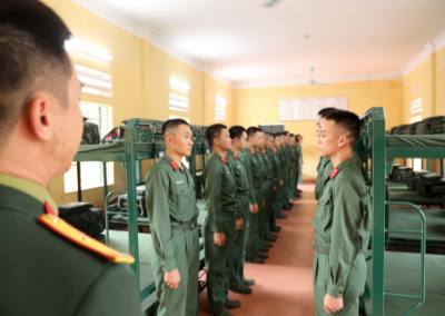 Các tân binh được rèn luyện tác phong, nề nếp trong quân đội tại Trung đoàn 24. Ảnh: Hoàng Hùng – TTXVN