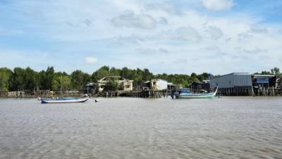 Khu vực cửa biển Vàm Xoáy, xã Đất Mũi, huyện Ngọc Hiển là nơi có nguy cơ sạt lở cao. Ảnh: Kim Há - TTXVN 