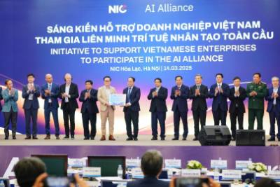 Thủ tướng Phạm Minh Chính chứng kiến Lễ trao các chứng nhận về đổi mới sáng tạo, hợp tác liên kết công nghệ. Ảnh: Khánh Hoà - TTXVN