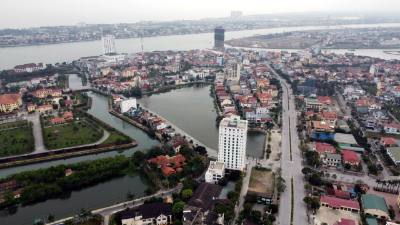 Thành phố Đồng Hới trình phương án sắp xếp đơn vị hành chính, từ 15 đơn vị hành chính xuống còn 3 phường, kết hợp mở rộng địa giới hành chính. Ảnh: Tá Chuyên - TTXVN