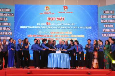 Liên hoan gặp gỡ các thế hệ cán bộ đoàn Sông Bé – Bình Dương – Bình Phước qua các thời kỳ. Ảnh: Huyền Trang - TTXVN