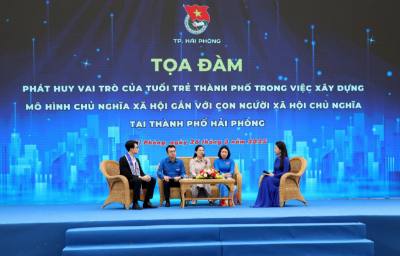 Đồng chí Lê Khắc Nguyên Anh, Bí thư Thành đoàn Hải Phòng cùng các đại biểu tham dự tọa đàm. Ảnh: Hoàng Ngọc - TTXVN
