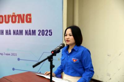Phó Bí thư Tỉnh đoàn Hà Nam Phạm Thị Hải Yến phát biểu khai mạc. Ảnh: Đại Nghĩa - TTXVN