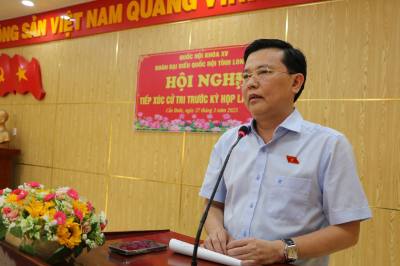 Ông Nguyễn Thanh Hải, Phó Bí thư Thường trực Tỉnh ủy, Trưởng Đoàn ĐBQH Long An, phát biểu tại buổi tiếp xúc cử tri. Ảnh: Thanh Bình -TTXVN