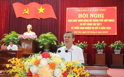 Ông Trương Cảnh Tuyên, Phó Bí thư Thành ủy, Chủ tịch UBND thành phố Cần Thơ phát biểu. Ảnh: Ngọc Thiện - TTXVN