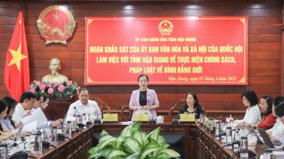 Bà Nguyễn Thị Kim Thúy, Phó Chủ nhiệm Ủy ban Văn hóa và Xã hội của Quốc hội, phát biểu. Ảnh: Hồng Thái - TTXVN