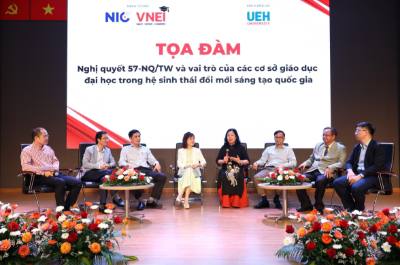 Chuyên gia, doanh nghiệp tham gia phiên tọa đàm. Ảnh: Mỹ Phương - TTXVN