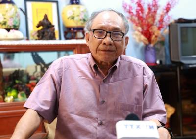 Ông Nguyễn Công Đức, nguyên Phó Bí thư Thường trực thị xã Tuy Hòa (nay là thành phố Tuy Hòa, tỉnh Phú Yên) trả lời phóng vấn TTXVN. Ảnh: Xuân Triệu - TTXVN 
