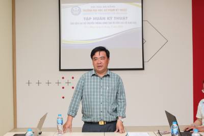 Thầy Lê Vũ, Giảng viên Trường Đại học Sư phạm Kỹ thuật-Đại học Đà Nẵng đồng tình, thống nhất với những vấn đề bàn luận được đưa ra, đồng thời có một số đánh giá, đề xuất góp ý về các chính sách chuẩn bị triển khai. Ảnh: Văn Dũng-TTXVN