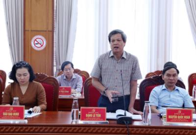 Chủ nhiệm Ủy ban kiểm tra Tỉnh ủy Phú Yên Đặng Lê Tiến góp ý, cho ý kiến về Dự thảo Đề án sắp xếp đơn vị hành chính cấp tỉnh và các nội dung khác. Ảnh: Hoài Thu – TTXVN