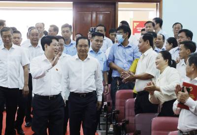 Chủ tịch nước Lương Cường dự Hội nghị tiếp xúc cử tri các huyện Củ Chi và Hóc Môn trước Kỳ họp thứ chín, Quốc hội khoá XV. Ảnh: Lâm Khánh – TTXVN