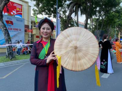 Ca sĩ Đinh Thuý Hoa  - Ca sĩ quân đội tại buổi sơ duyệt. Ảnh: Hồng Giang - TTXVN