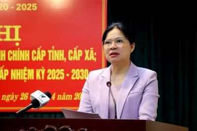 Bí thư Tỉnh ủy Tuyên Quang Hà Thị Nga phát biểu chỉ đạo tại Hội nghị. Ảnh: Hoàng Hải - TTXVN 