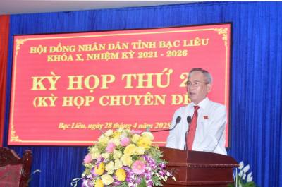 Đồng chí Lữ Văn Hùng, Bí thư Tỉnh ủy, Chủ tịch HĐND tỉnh Bạc Liêu phát biểu tại kỳ họp. Ảnh: Chanh Đa - TTXVN
