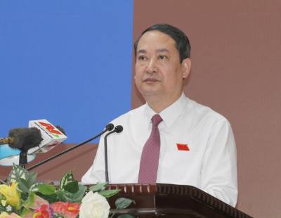 Phó Bí thư Thường trực Tỉnh ủy, Chủ tịch HĐND tỉnh Ninh Bình Mai Văn Tuất phát biểu tại kỳ họp. Ảnh: Thùy Dung - TTXVN