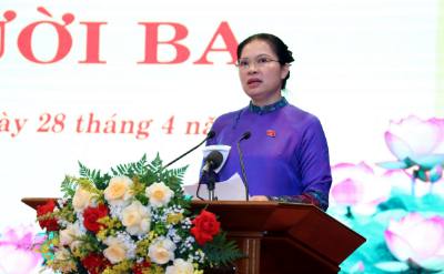  Bí thư Tỉnh ủy Tuyên Quang Hà Thị Nga phát biểu tại kỳ họp. Ảnh: Quang Cường – TTXVN