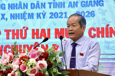 Ông Đỗ Tấn Kiết, Phó Chủ tịch HĐND tỉnh An Giang trình bày dự thảo Tờ trình về chương trình giám sát của HĐND tỉnh An Giang năm 2026. Ảnh: Thanh Sang-TTXVN