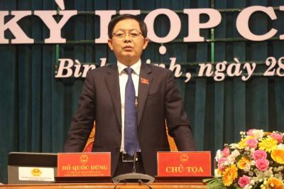 Bí thư Tỉnh ủy, Chủ tịch HĐND tỉnh Bình Định Hồ Quốc Dũng phát biểu tại kỳ họp. Ảnh: Sỹ Thắng-TTXVN