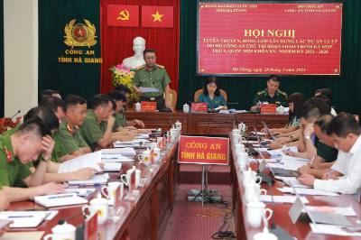 Đại tá Nguyễn Đức Thuận, Giám đốc Công an tỉnh Hà Giang, phát biểu ý kiến tại Hội nghị. Ảnh: Minh Tâm-TTXVN