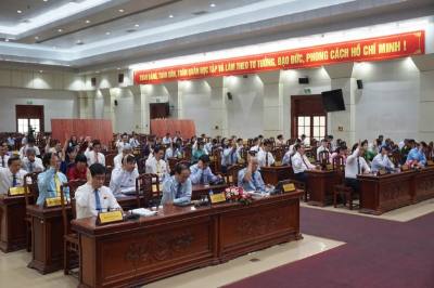 Biểu quyết thông qua Nghị quyết. Ảnh: Minh Trí - TTXVN