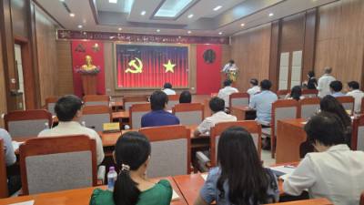 Tham dự hội nghị có 110 cán bộ, đảng viên, công chức, viên chức thuộc các cơ quan, đơn vị trong tỉnh và phóng viên, biên tập viên từ các cơ quan báo chí của tỉnh, phóng viên các cơ quan báo chí thường trú tại địa phương. Ảnh: TTXVN