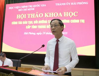 Đồng chí Đỗ Mạnh Hiến, Phó Bí thư Thường trực Thành ủy Hải Phòng, phát biểu khai mạc Hội thảo. Ảnh: Hoàng Ngọc - TTXVN