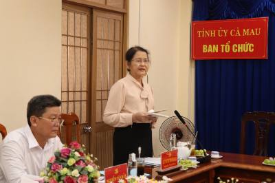 Trưởng ban Tổ chức Tỉnh ủy Cà Mau Huỳnh Thị Thanh Loan phát biểu. Ảnh: Kim Há - TTXVN 