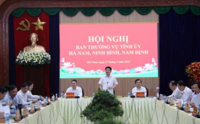 Bí thư Tỉnh ủy, Chủ tịch UBND tỉnh Hà Nam Trương Quốc Huy phát biểu tại hội nghị.  Ảnh: Thanh Tuấn - TTXVN 