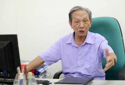 Ông Nguyễn Bá Côn, nguyên Phó Trưởng ban Tuyên giáo Tỉnh ủy Thái Bình (nay là Ban Tuyên giáo và Dân vận Tỉnh ủy Thái Bình) nêu ý kiến về Dự thảo Luật Báo chí (sửa đổi). Ảnh: Thế Duyệt – TTXVN