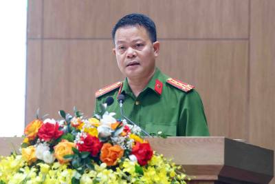 Đại tá Vũ Văn Tấn, Cục trưởng Cục Cảnh sát quản lý hành chính về trật tự xã hội, Bộ Công an trình bày tham luận. Ảnh: Phạm Kiên - TTXVN