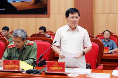 Thứ trưởng Bộ Tư pháp Mai Lương Khôi phát biểu ý kiến tại hội nghị. Ảnh: Tạ Toàn - TTXVN