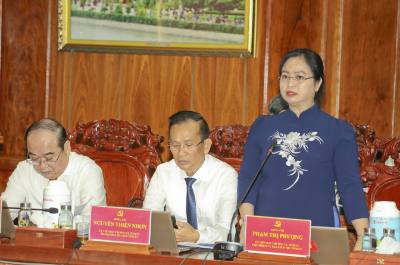 Bà Phạm Thị Phượng, Chủ nhiệm Ủy ban Kiểm tra Tỉnh ủy Hậu Giang phát biểu tại Hội nghị. Ảnh: Duy Khương - TTXVN