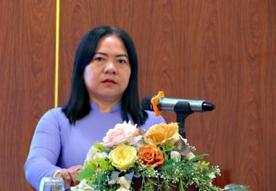 Bà Nguyễn Thị Diện, Phó Chủ tịch Hội LHPN tỉnh Sóc Trăng phát biểu tại hội nghị. Ảnh: Tuấn Phi-TTXVN