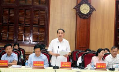 Phó Bí thư Thường trực Tỉnh ủy Ninh Bình Mai Văn Tuất trình bày dự thảo Đề án thành lập Đảng bộ Ninh Bình mới. Ảnh: Nguyễn Chinh - TTXVN 