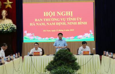 Bí thư Tỉnh ủy, Chủ tịch UBND tỉnh Hà Nam Trương Quốc Huy phát biểu kết luận hội nghị. Ảnh: Nguyễn Chinh - TTXVN
