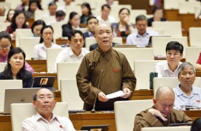 Hòa thượng Thích Bảo Nghiêm, đại biểu Quốc hội TP Hà Nội phát biểu. Ảnh: Doãn Tấn - TTXVN