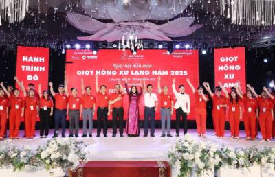 Các đơn vị thể hiện quyết tâm thực hiện thành công Hành trình đỏ tỉnh Lạng Sơn năm 2025. Ảnh: Anh Tuấn – TTXVN