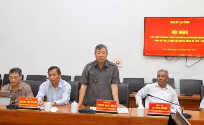 Ông Vương Văn Thành, Nguyên Phó Chủ tịch UBND tỉnh Lai Châu, phát biểu tại hội nghị. Ảnh: TTXVN phát