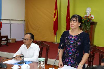 Phó Giám đốc Sở Nội vụ Kim Thị Thanh Nữ phát biểu tại buổi triển khai vận hành thử nghiệm Trung tâm phục vụ hành chính công phường Trà Vinh. Ảnh: Thanh Hòa - TTXVN
