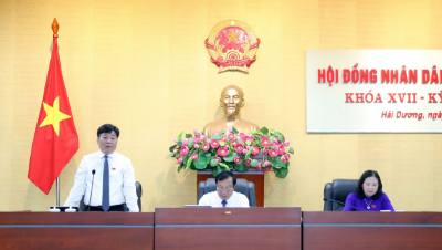 Thường trực HĐND tỉnh Hải Dương điều hành kỳ họp. Ảnh: Mạnh Tú - TTXVN