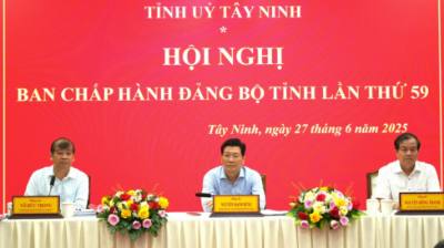 Các đồng chí chủ trì Hội nghị. Ảnh: Minh Phú – TTXVN