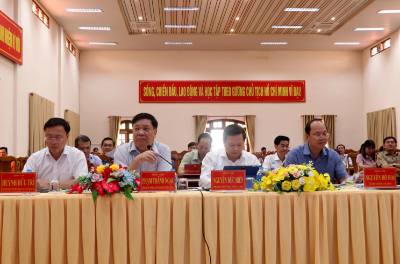 Phó Bí thư Tỉnh ủy, Chủ tịch UBND tỉnh Cà Mau Phạm Thành Ngại phát biểu tại Hội nghị. Ảnh: Kim Há - TTXVN