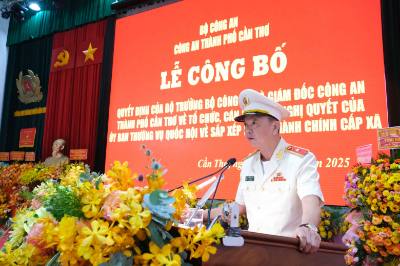 Thiếu tướng Huỳnh Việt Hòa, Giám đốc Công an thành phố Cần Thơ phát biểu tại Lễ công bố. Ảnh: Thanh Liêm - TTXVN