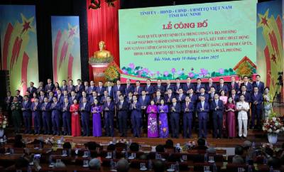 Ban Chấp hành Đảng bộ tỉnh Bắc Ninh chụp ảnh lưu niệm. Ảnh: Danh Lam - TTXVN