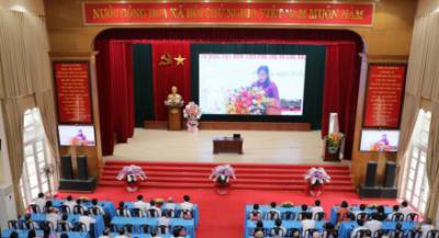 Điểm cầu trực tuyến tại phường Vĩnh Yên (Vĩnh Phúc) tiếp sóng Lễ công bố Nghị quyết, Quyết định của Trung ương về sáp nhập đơn vị hành chính tỉnh Phú Thọ (mới). Ảnh: Hoàng Hùng - TTXVN
