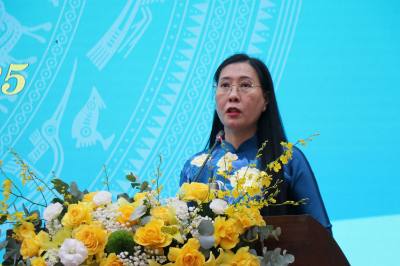 Ủy viên Trung ương Đảng, Bí thư Tỉnh ủy Quảng Ngãi Bùi Thị Quỳnh Vân phát biểu tại Kỳ họp. Ảnh: Phạm Cường-TTXVN